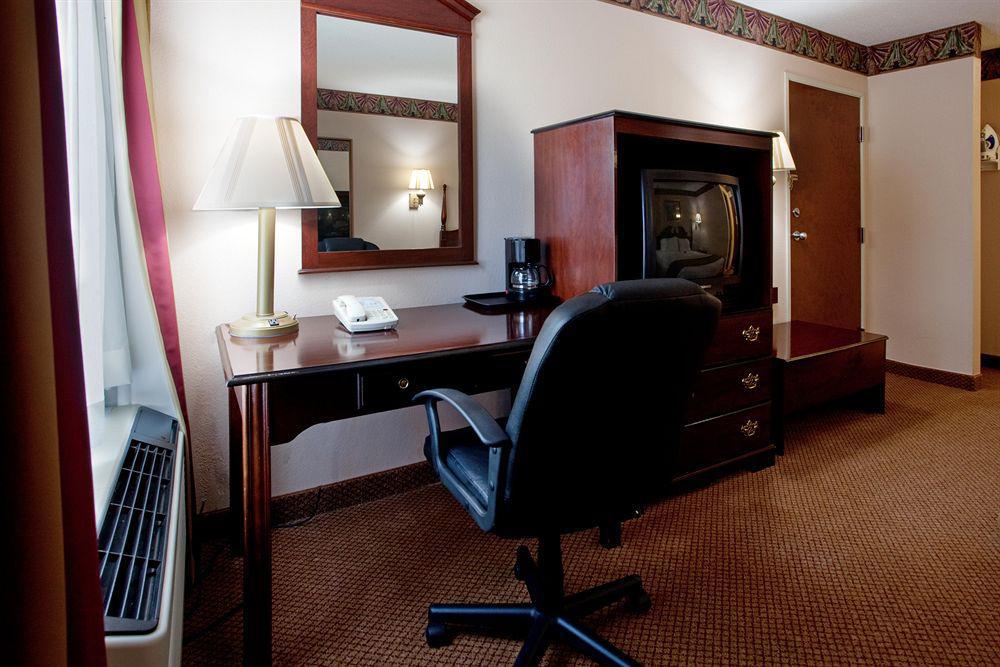 Quality Inn & Suites Clemmons I-40 Eksteriør billede