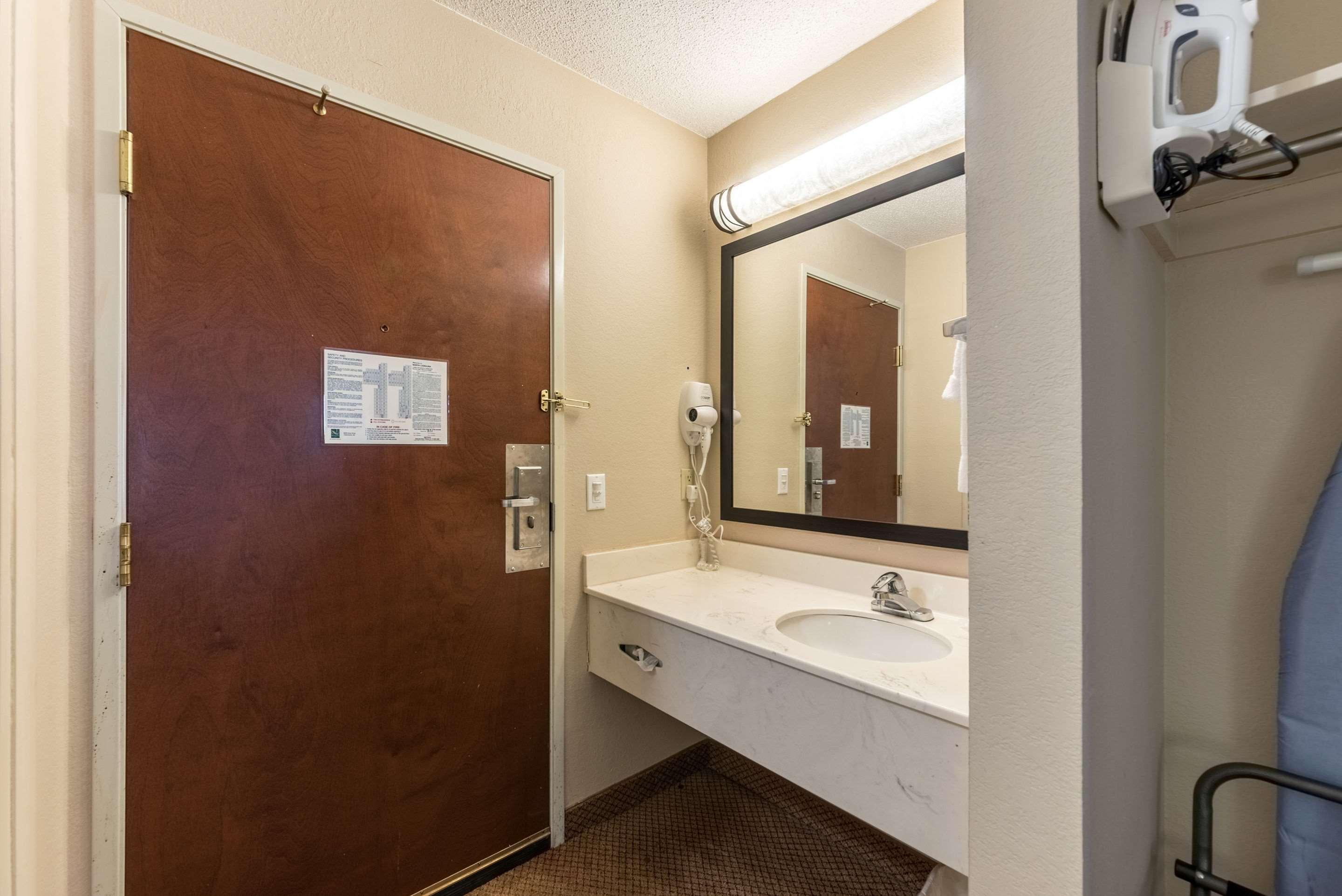 Quality Inn & Suites Clemmons I-40 Eksteriør billede
